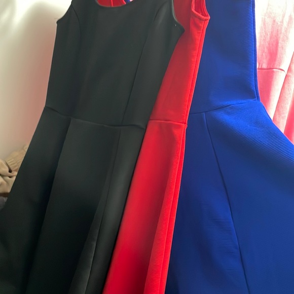 Dresses - Picture 4 of 4